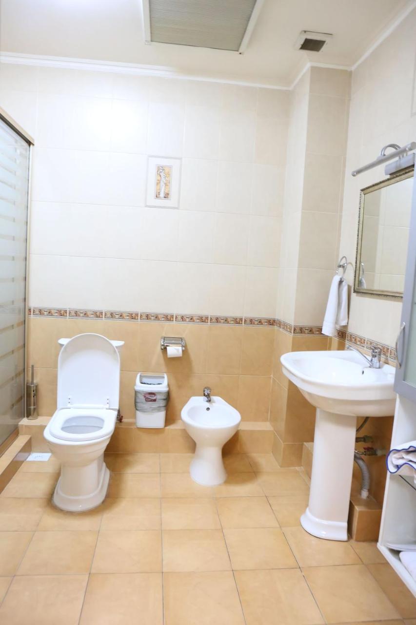 Экипаж Hotel Almaty Ngoại thất bức ảnh